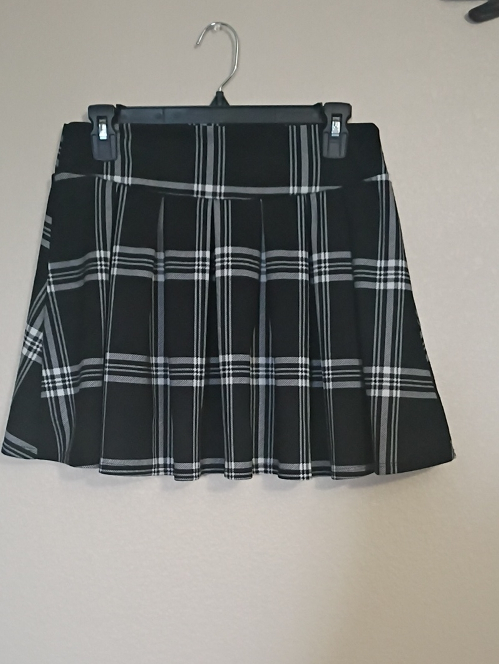 Black and White Plaid Pleated Mini Skirt